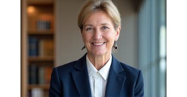 Porträt von Dr. Elisabeth Müller, einer erfahrenen Akademikerin und Managementtrainerin.