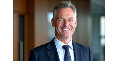 Porträt von Markus Schmidt, einem C-Level Executive und spezialisierten Transformations-Experten.